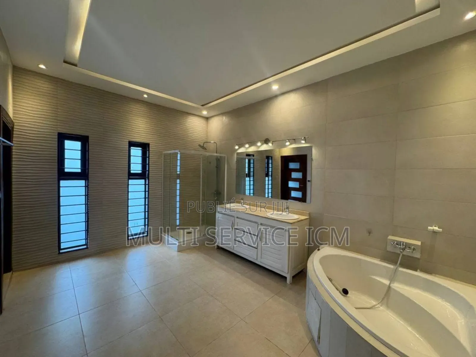 5chbre Villa dans Ismaël Coulibaly, Grand-Bassam à Vendre