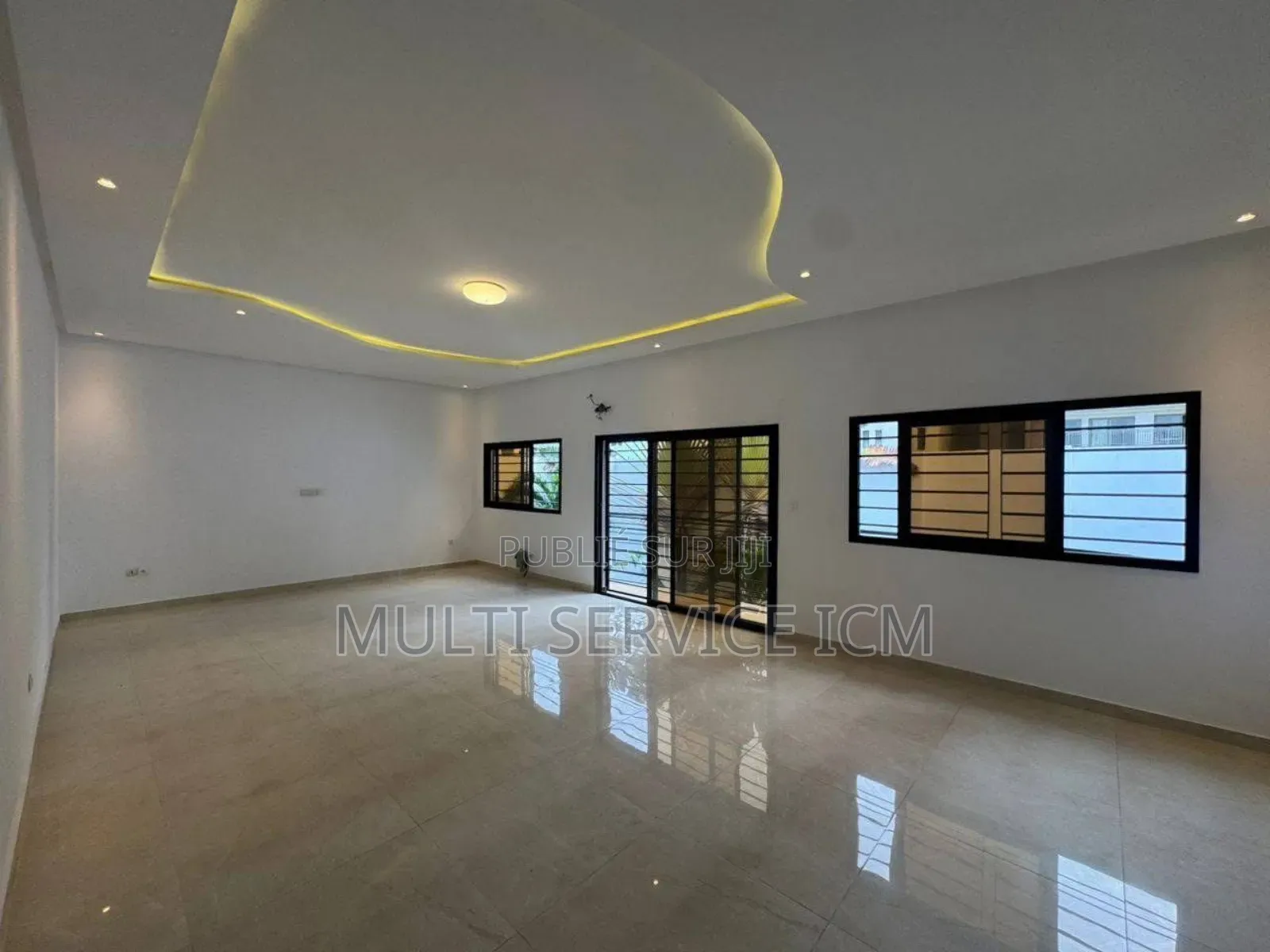 5chbre Villa dans Ismaël Coulibaly, Grand-Bassam à Vendre