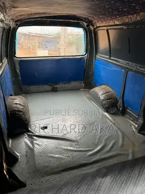 Toyota Grand HiAce 1980 Gris