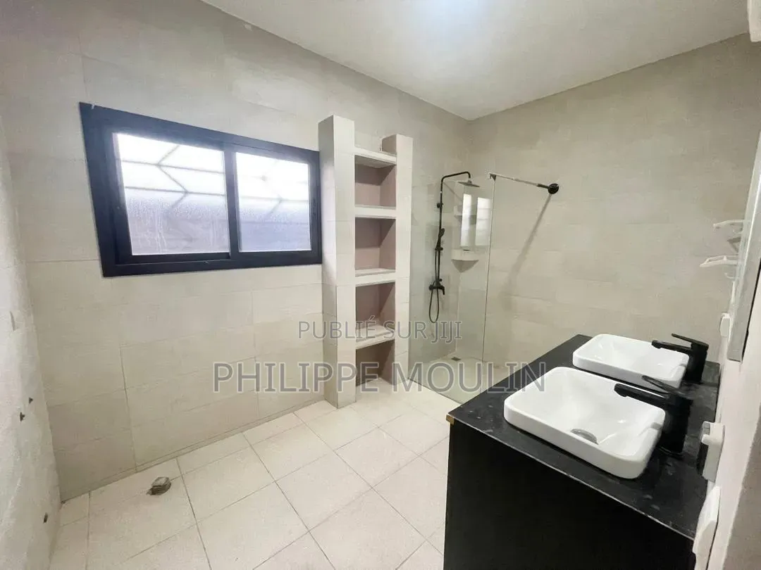 Meublé 5chbre Maison dans Elite Immobilier, Grand-Bassam à Vendre
