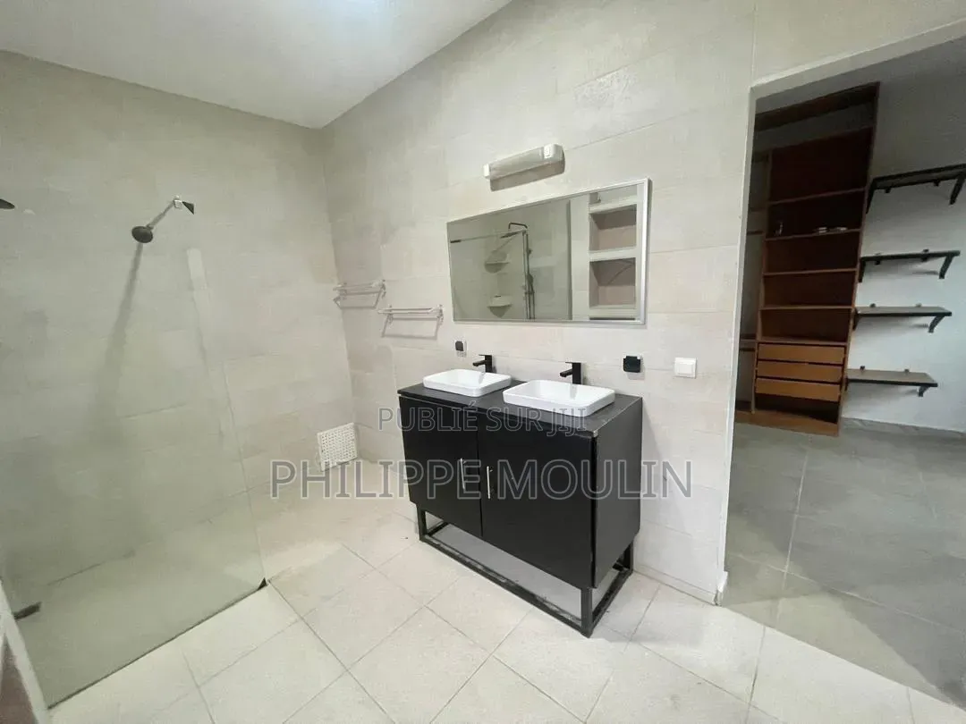 Meublé 5chbre Maison dans Elite Immobilier, Grand-Bassam à Vendre
