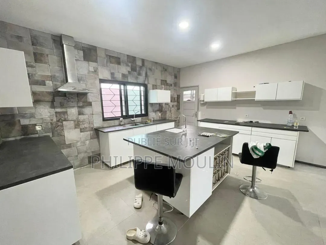 Meublé 5chbre Maison dans Elite Immobilier, Grand-Bassam à Vendre