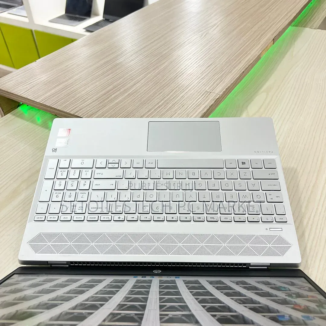 Nouveau Ordinateur portable HP Pavilion 15 8GB AMD Ryzen 5 SSD 256GB