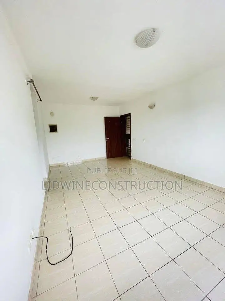 2chbre Appartement dans Yopougon à Vendre