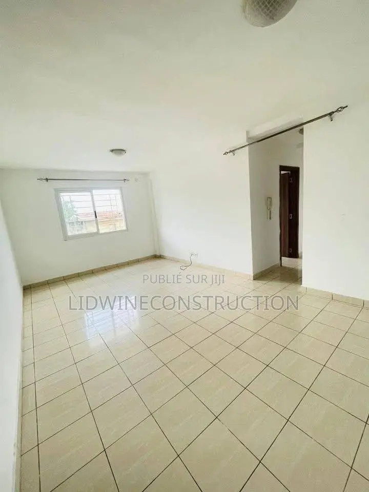 2chbre Appartement dans Yopougon à Vendre