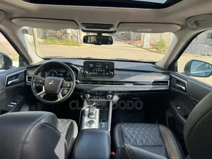 Mitsubishi Outlander 2024 Noir