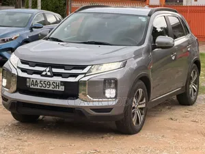 Mitsubishi Outlander 2021 Gris