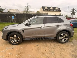 Mitsubishi Outlander 2021 Gris