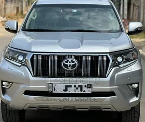 Toyota Land Cruiser Prado 2025 Gris