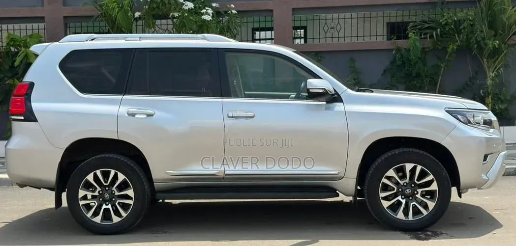 Toyota Land Cruiser Prado 2025 Gris