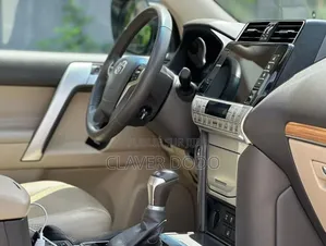 Toyota Land Cruiser Prado 2025 Gris