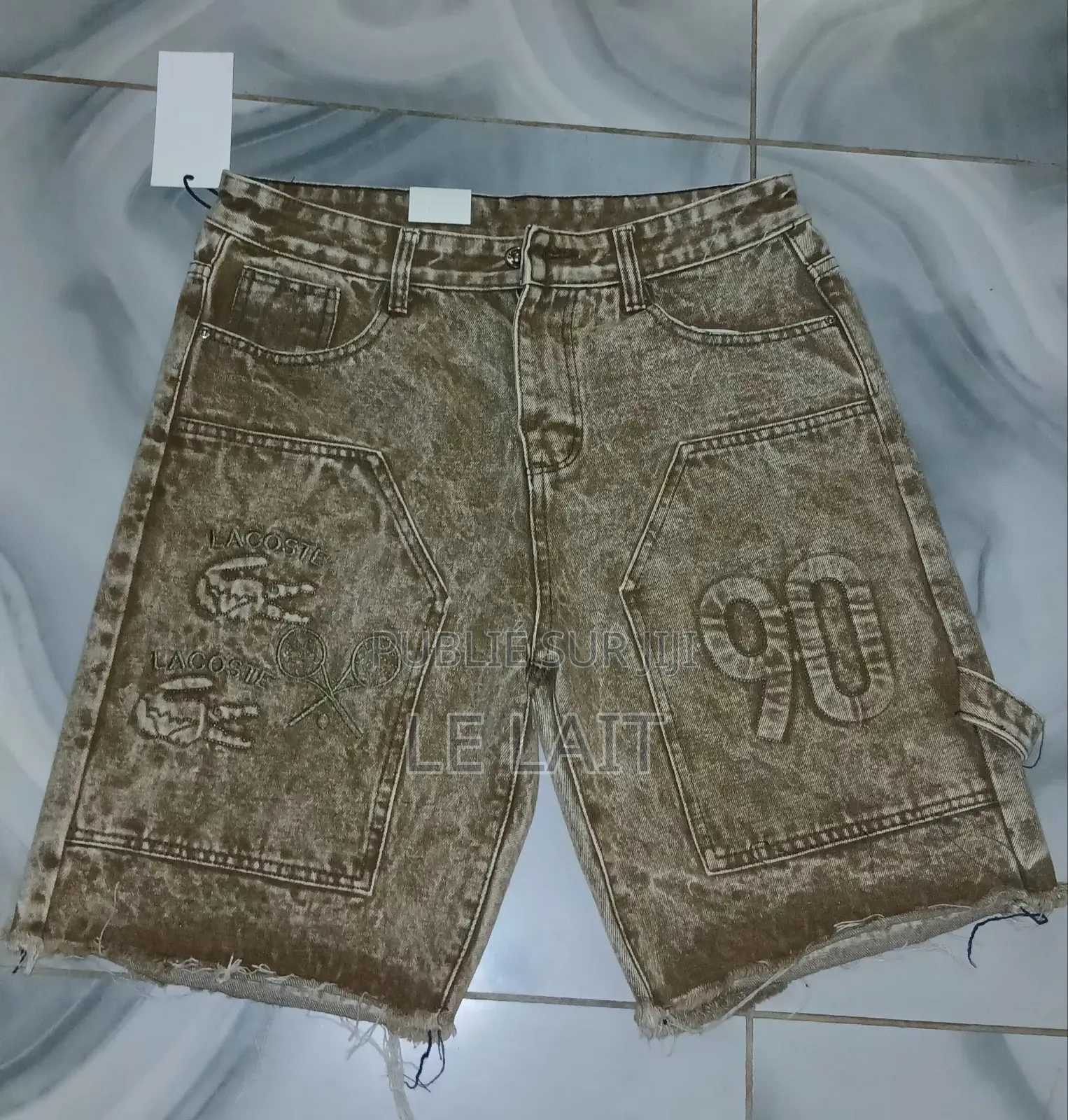 Disponible Pour Les Vos Short
