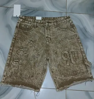 Disponible Pour Les Vos Short