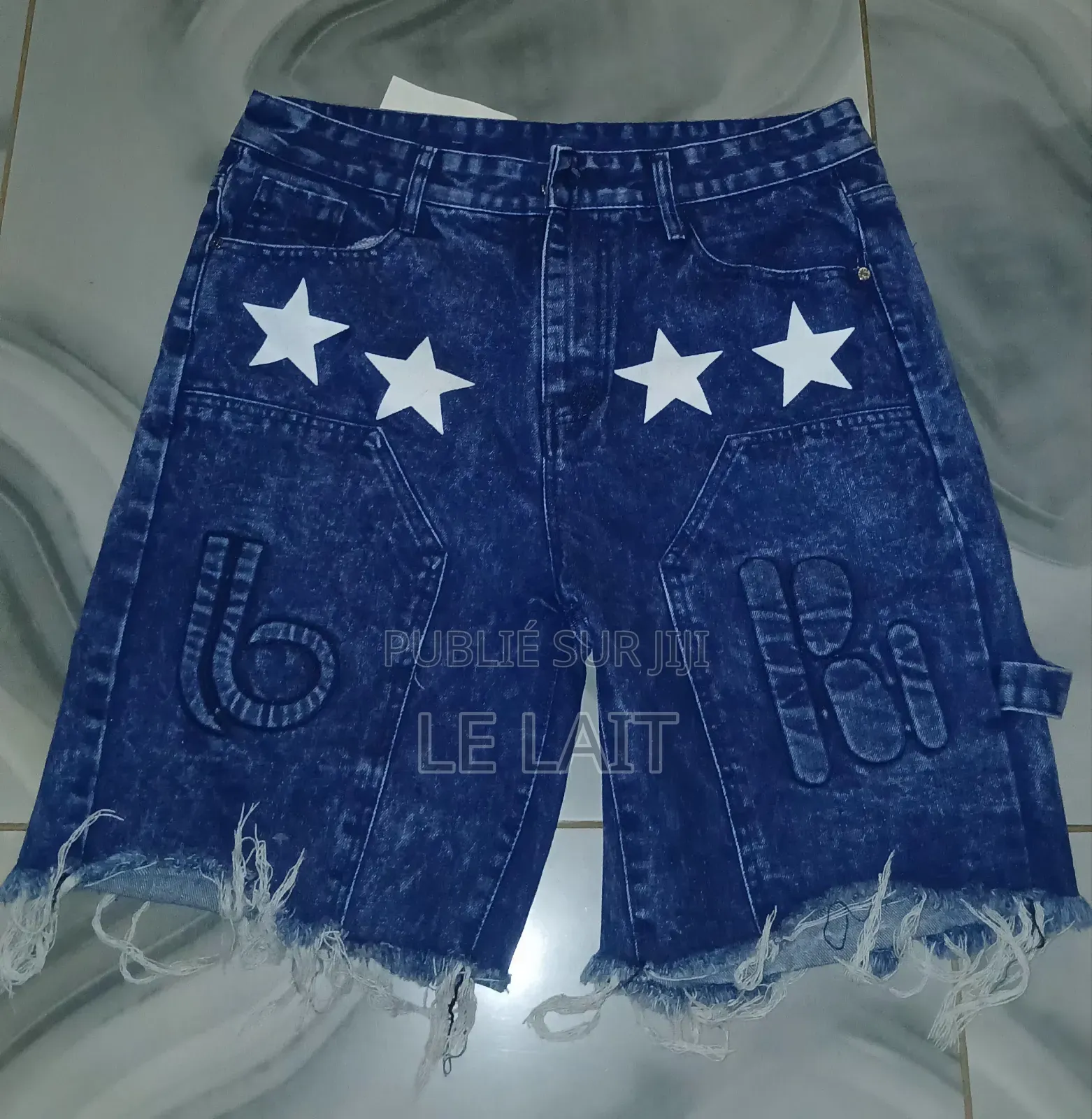 Disponible Pour Les Vos Short