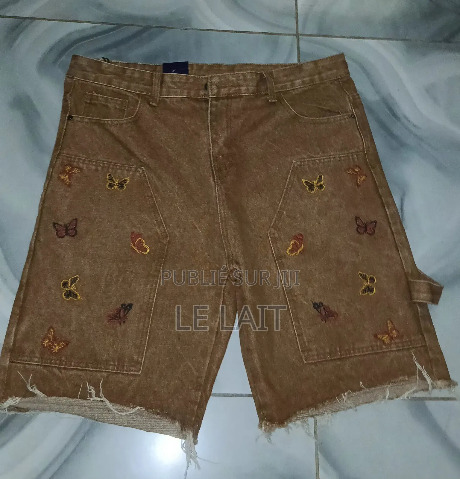 Disponible Pour Les Vos Short