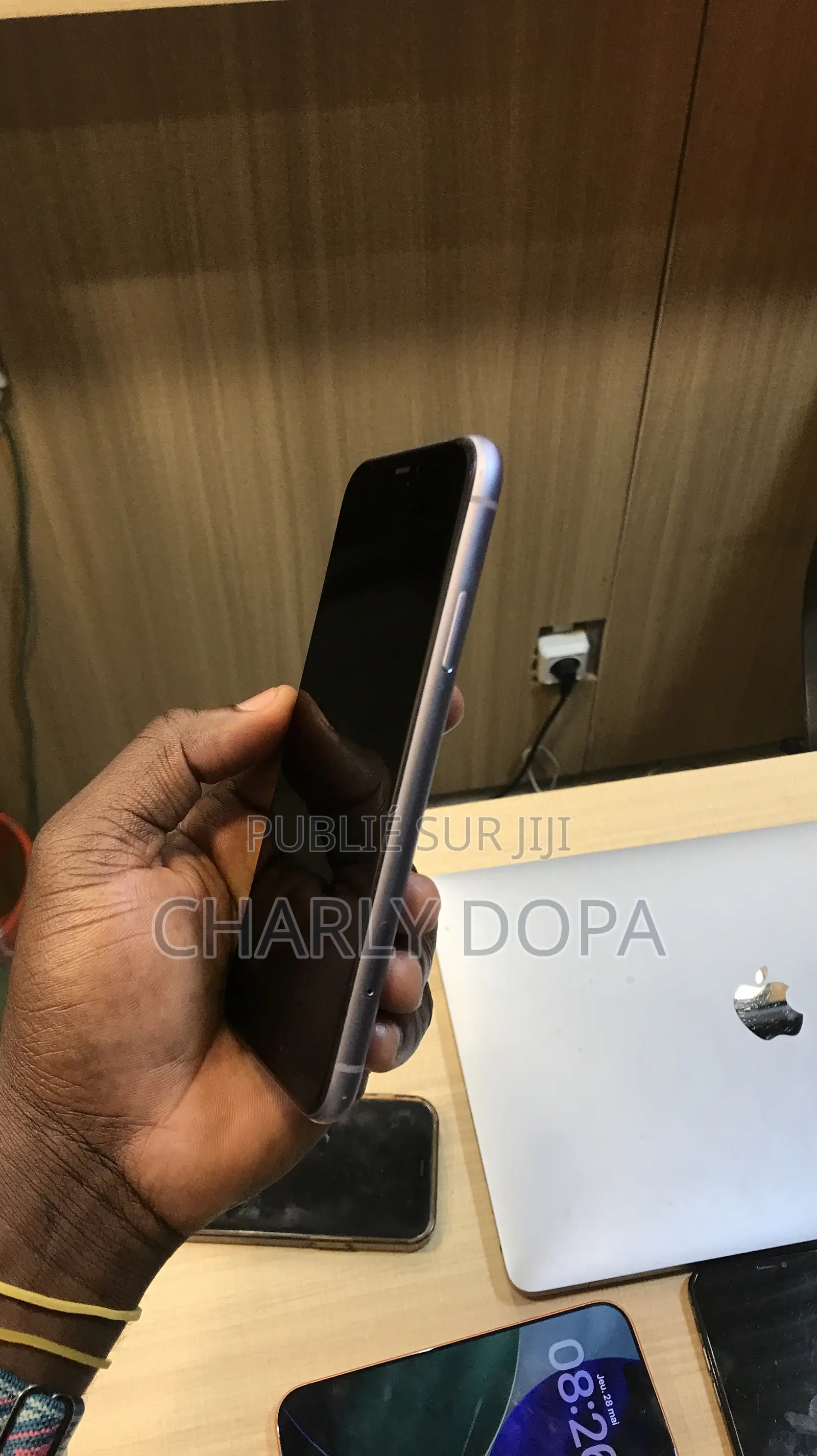 Apple iPhone 11 64 GB Violet