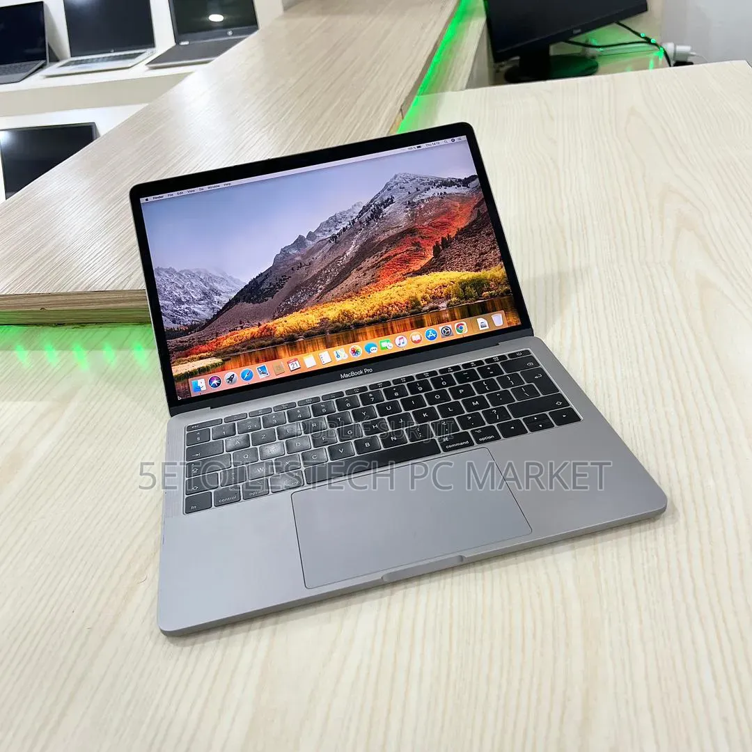 Nouveau Apple MacBook Pro 2017 8GB Intel Core i5 SSD 256GB