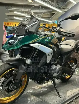 Nouveau Yamaha YBR125 2025 Blanc