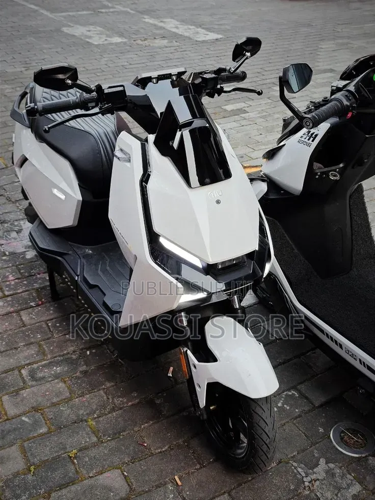 Nouveau Yamaha YBR125 2025 Blanc