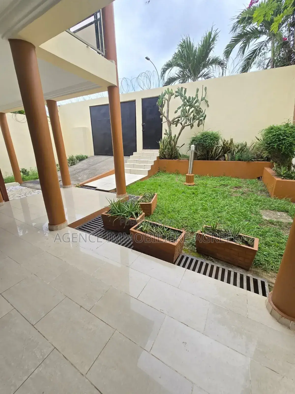 5chbre Duplex dans Agence Tdm, Deux Plateaux à Vendre