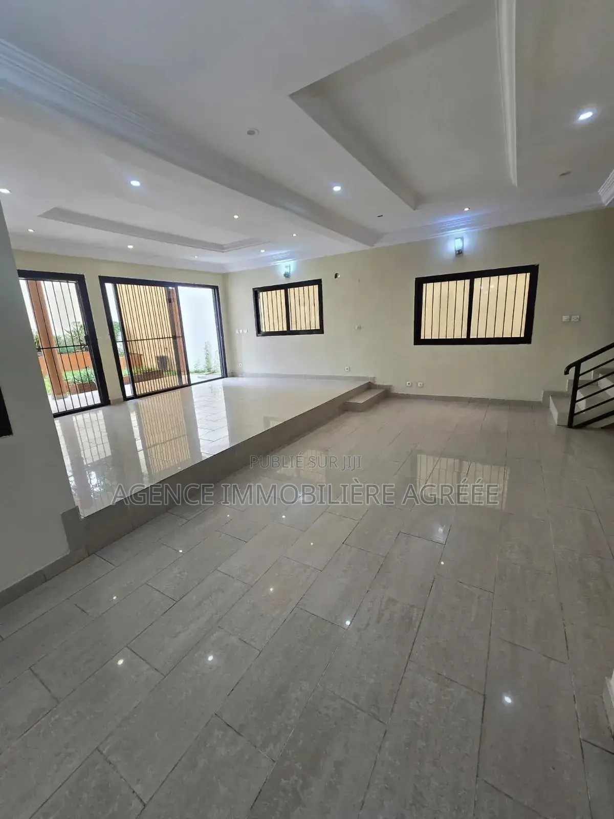 5chbre Duplex dans Agence Tdm, Deux Plateaux à Vendre