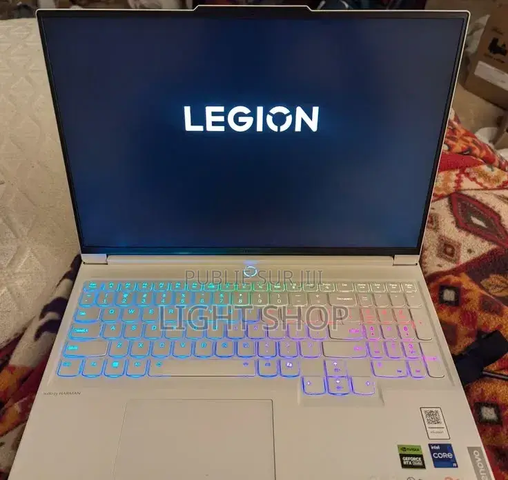 Nouveau Lenovo 100e 32GB Intel Core i9 SSHD (Hybrid) 1T
