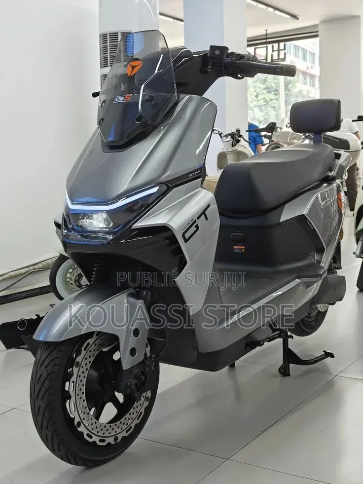 Nouveau Yamaha YBR125 2023 Blanc