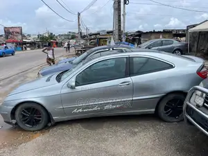 Mercedes-Benz C200 2020 Gris