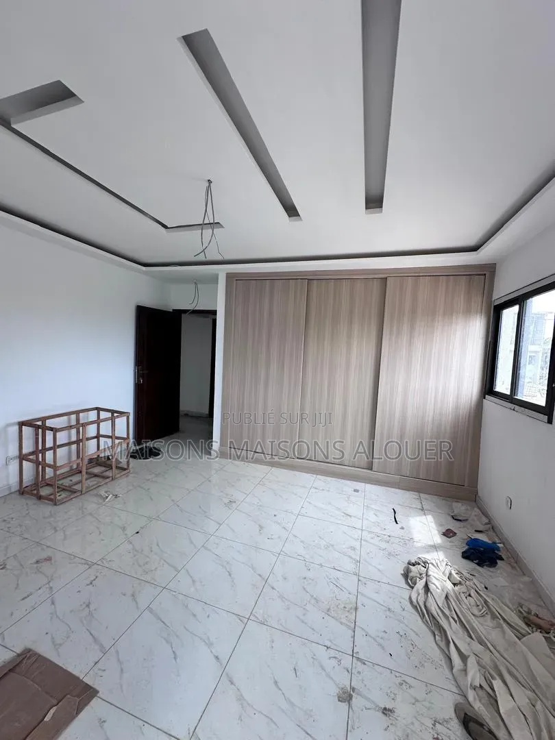 3chbre Appartement dans Particulier Fiable, Cocody à Louer