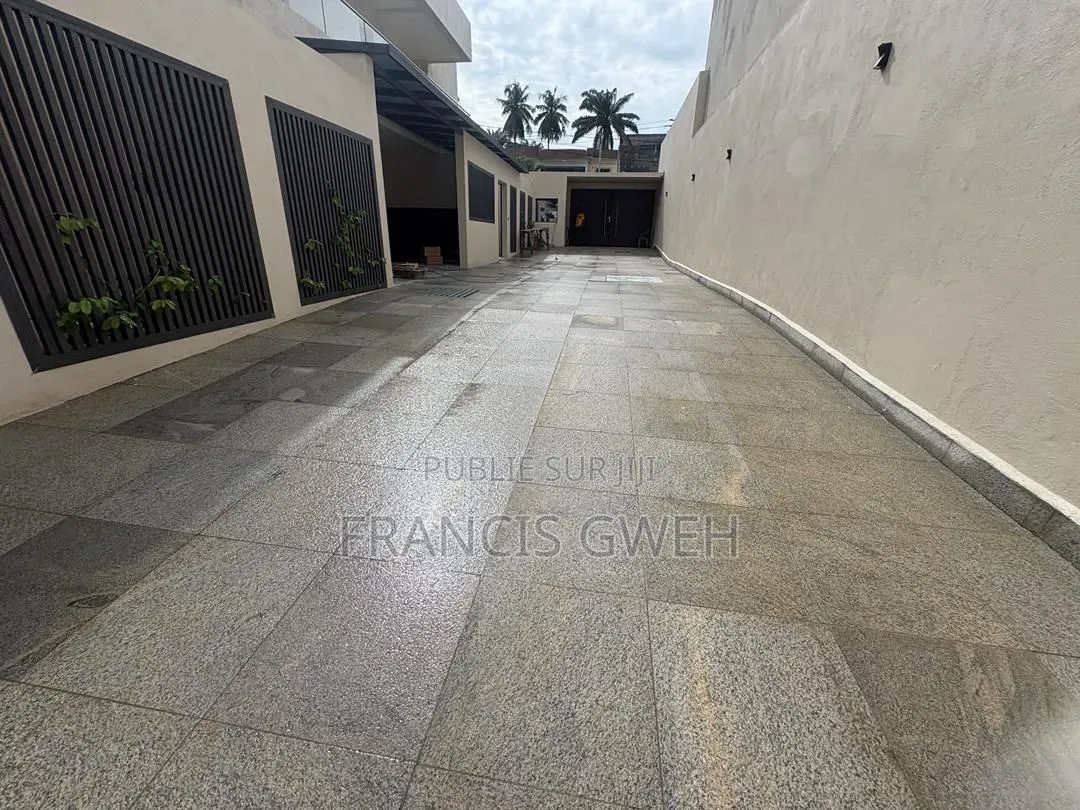 4chbre Duplex dans Francis Gweh, Cocody à Louer