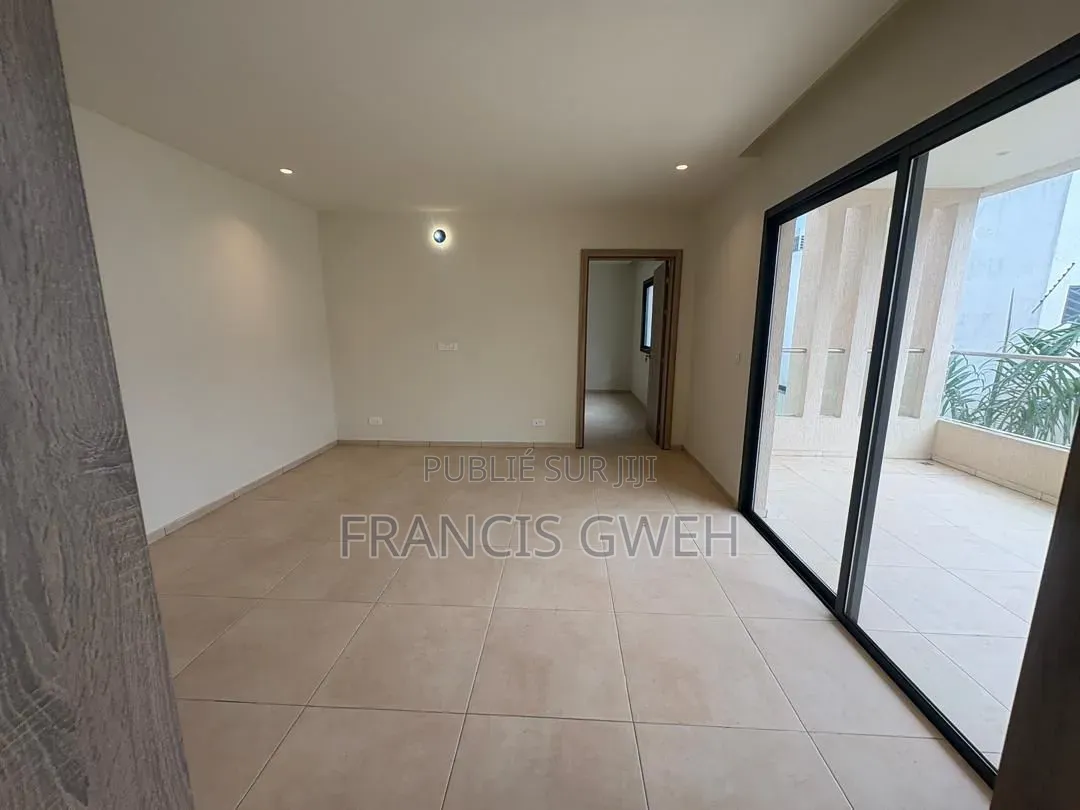 4chbre Duplex dans Francis Gweh, Cocody à Louer