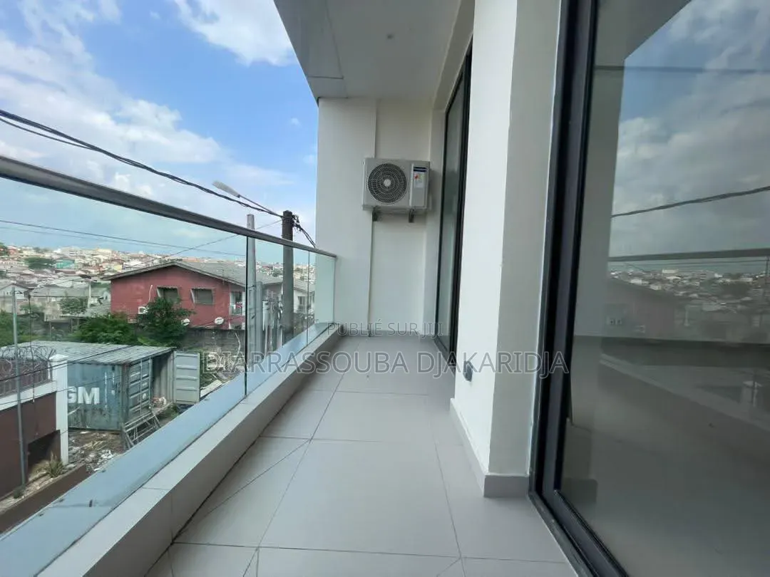 2chbre Blocs d'appartements dans Diarrassouba, Bingerville à Louer