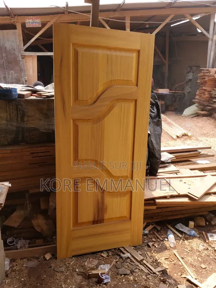 Porte Et Cadre A Porté De Main