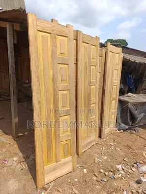 Porte Et Cadre A Porté De Main