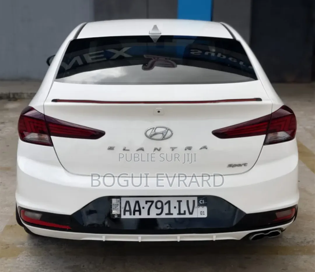 Hyundai Elantra 2021 Blanc