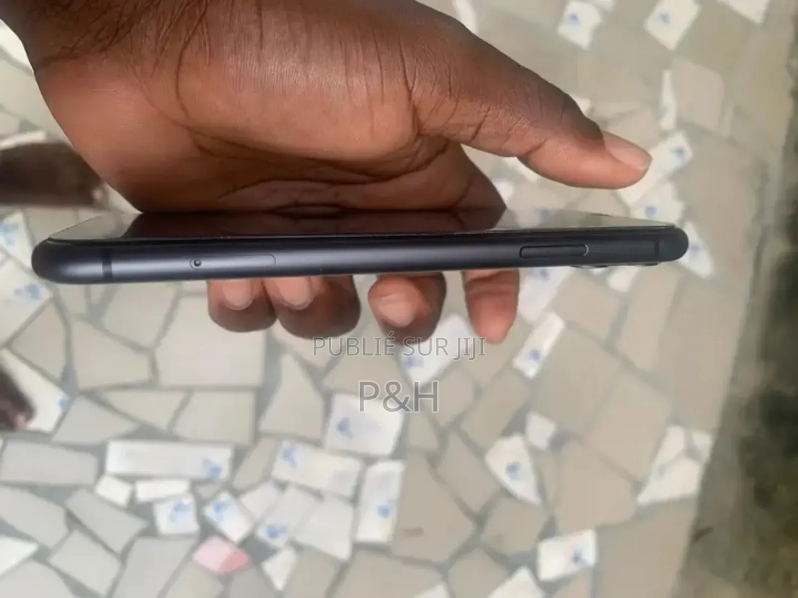 Nouveau Apple iPhone 11 128 GB Noir