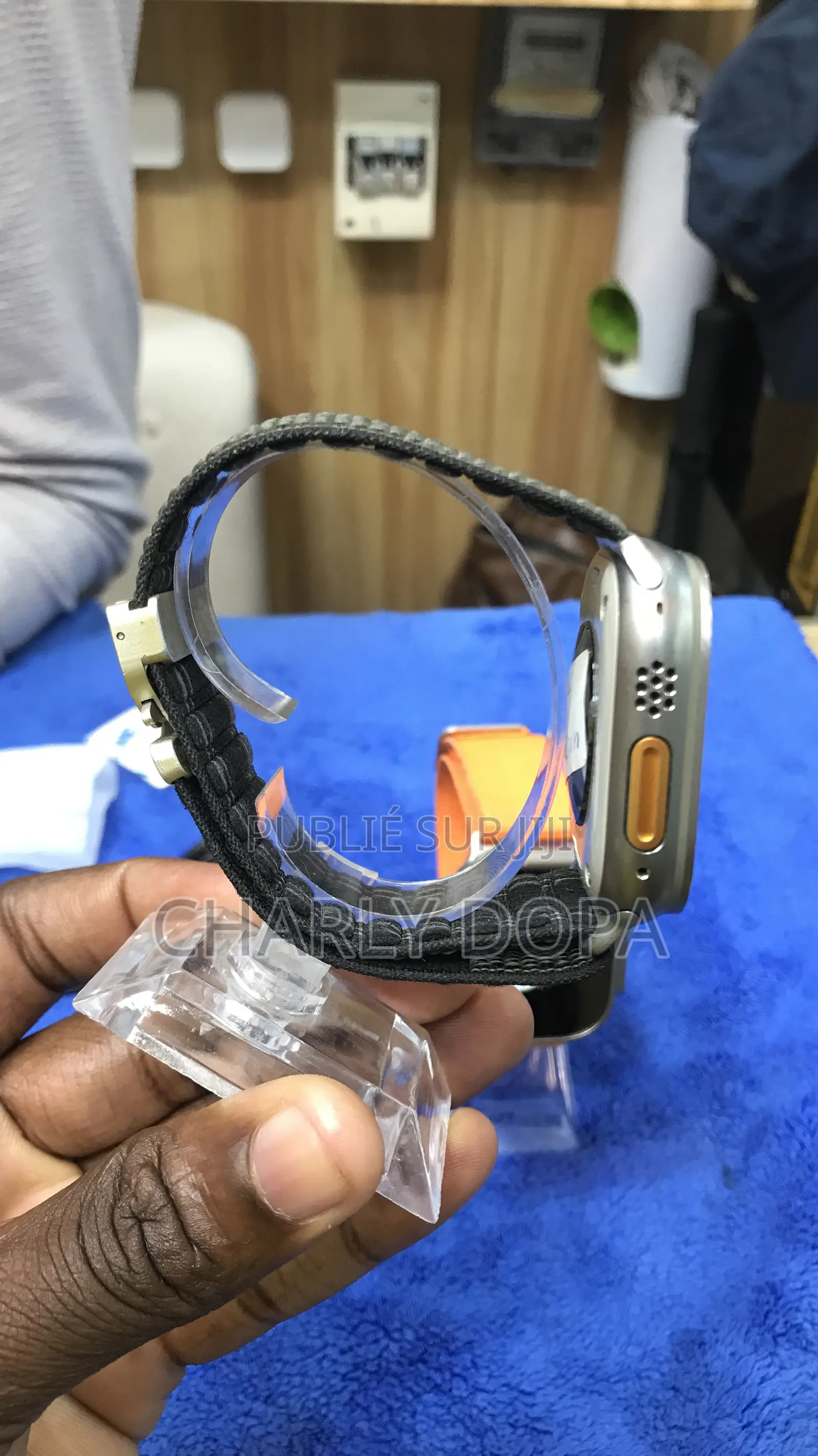 Apple Watch Ultra 2 49mm Quasi Neuf