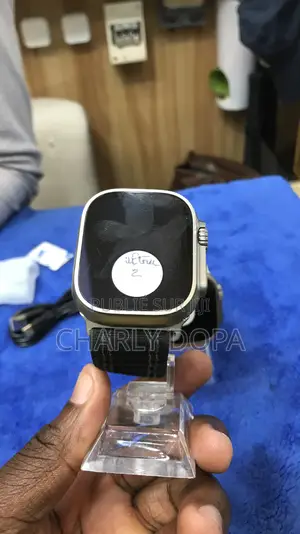 Apple Watch Ultra 2 49mm Quasi Neuf