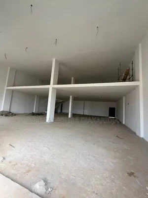 Magasin À Louer À Bassam en Bordure De l'Ancienne Route