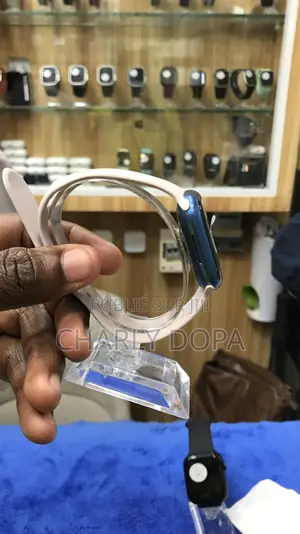 Apple Watch Série 7 41mm Quasi Neuf
