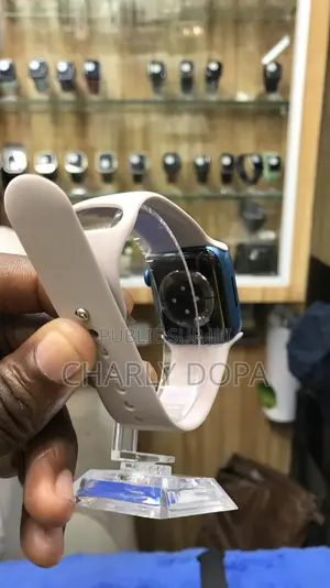 Apple Watch Série 7 41mm Quasi Neuf