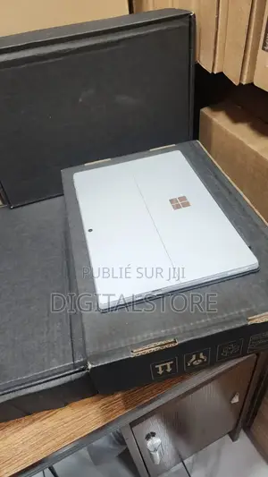 Nouveau Microsoft Surface Pro 5 8GB Intel Core i5 SSD 256GB