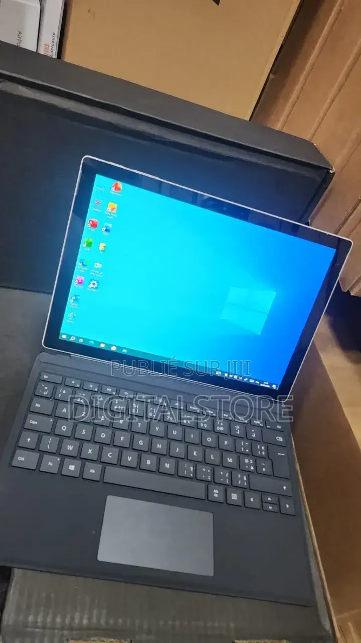 Nouveau Microsoft Surface Pro 5 8GB Intel Core i5 SSD 256GB