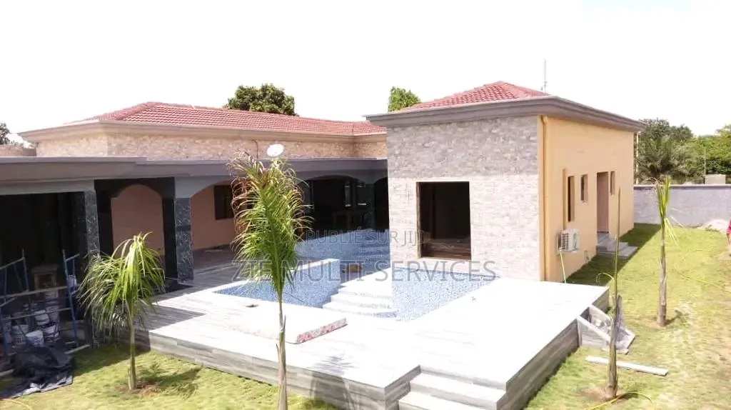 Meublé 5chbre Villa dans Zié Multi-Service, Grand-Bassam à Vendre