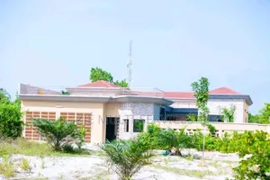 Meublé 5chbre Villa dans Zié Multi-Service, Grand-Bassam à Vendre