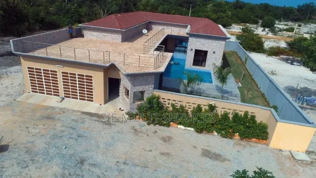 Meublé 5chbre Villa dans Zié Multi-Service, Grand-Bassam à Vendre
