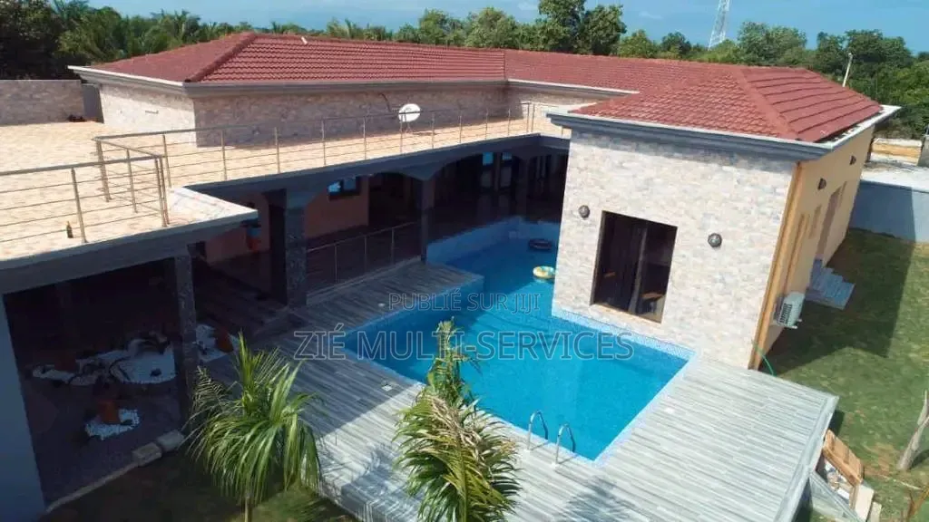 Meublé 5chbre Villa dans Zié Multi-Service, Grand-Bassam à Vendre