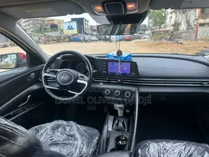 Hyundai Elantra 2022 Rouge