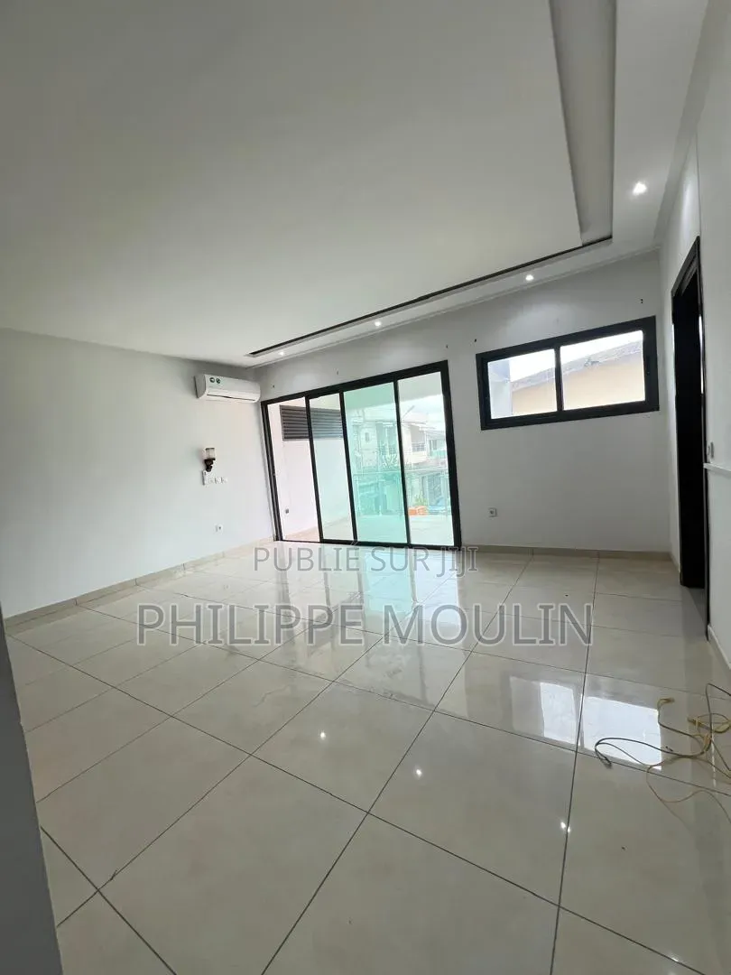5chbre Villa dans Elite Immobilier, Cocody à Louer