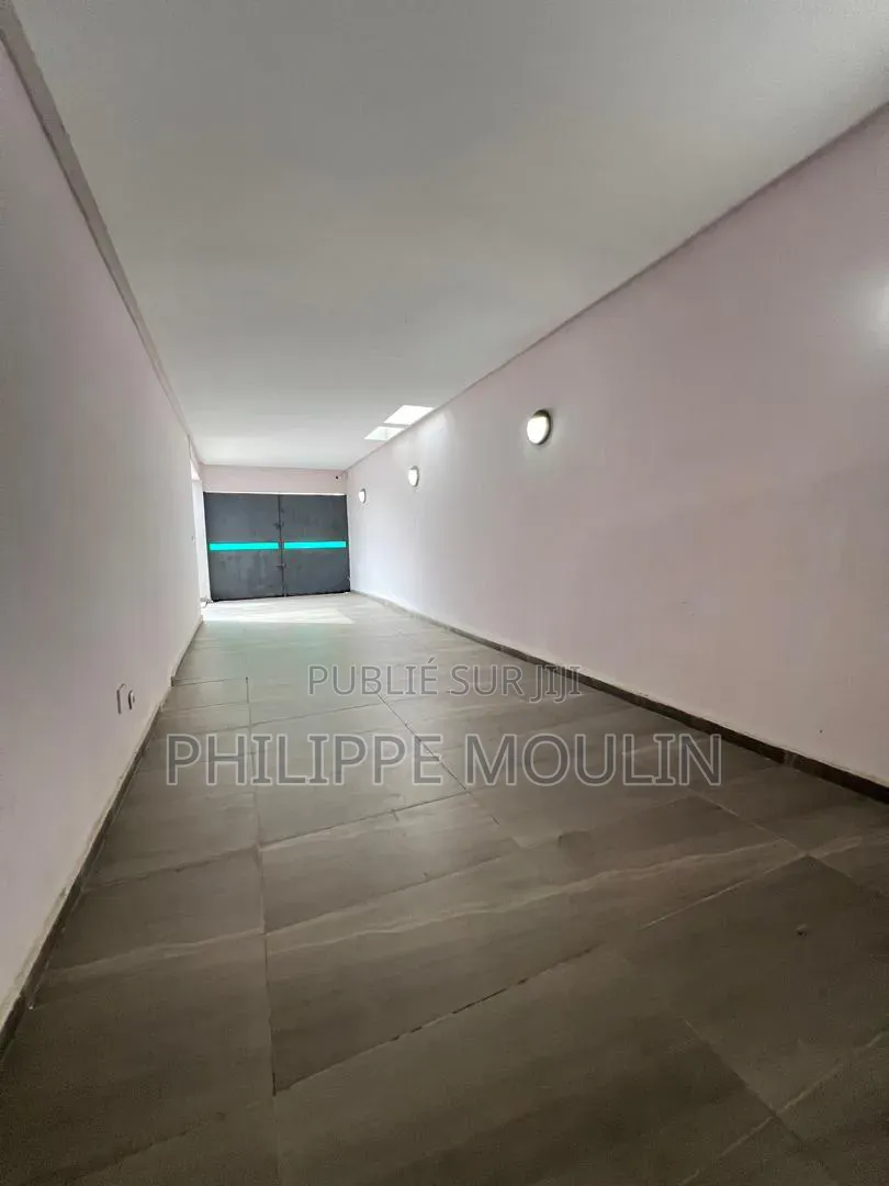 5chbre Villa dans Elite Immobilier, Cocody à Louer